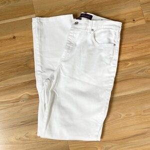 Gloria Vanderbilt white straight leg jeans